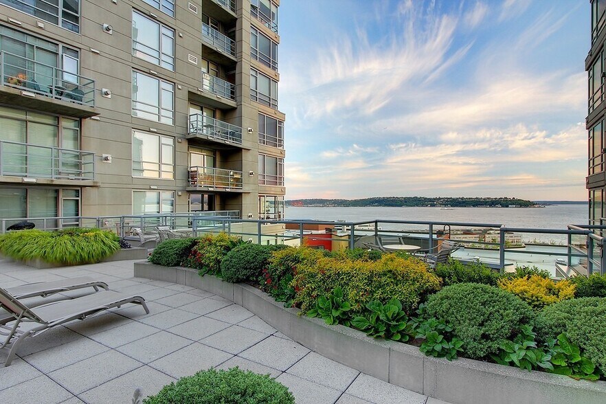 Building Photo - 2929 1st Ave