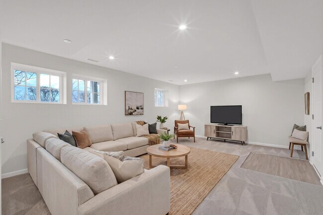 Building Photo - 780 Weller Dr