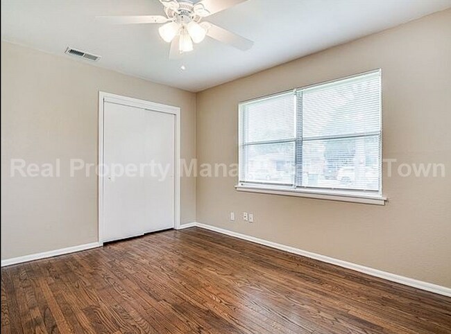 Building Photo - Charming 3-Bedroom Home with Spacious Yard in Garland