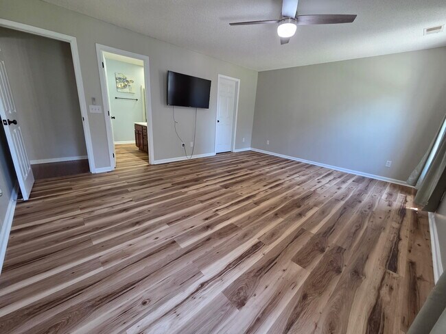 Building Photo - 208 Maypop Dr