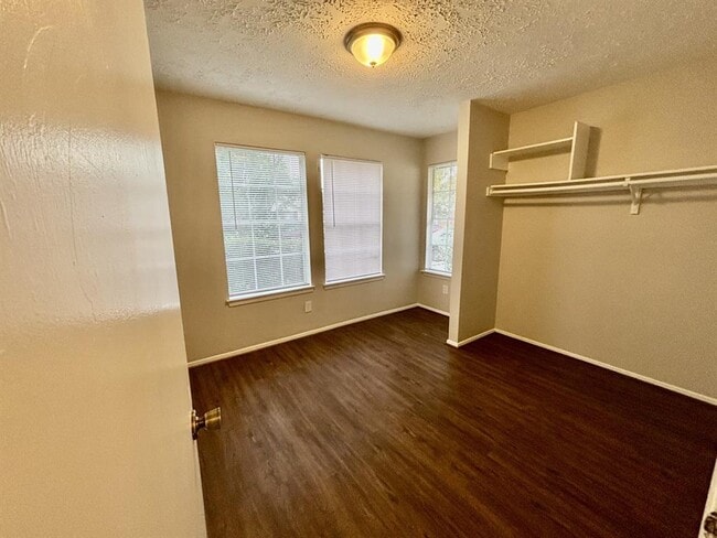 Building Photo - 9219 Goodmeadow Dr