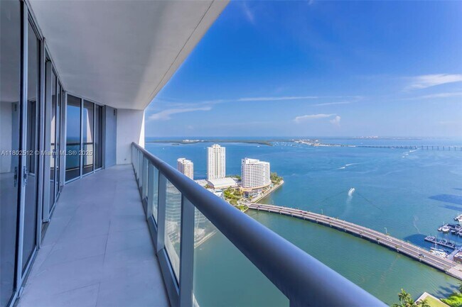 Building Photo - 495 Brickell Ave
