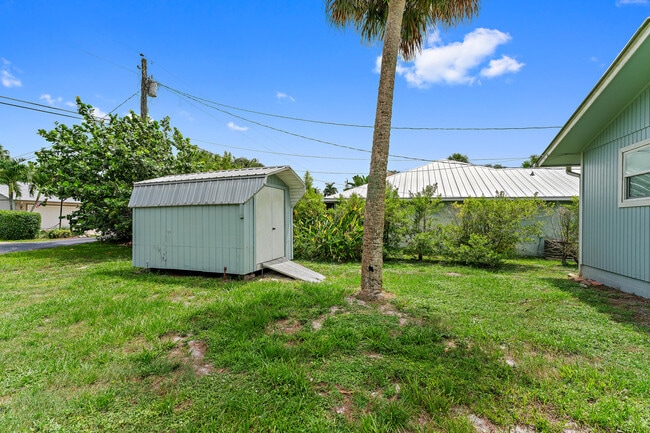 Building Photo - 856 SW Rustic Cir