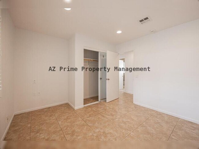 Building Photo - 5301 N 43rd Pl