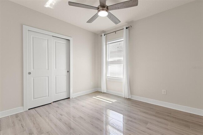 Building Photo - 9256 Royal River Cir