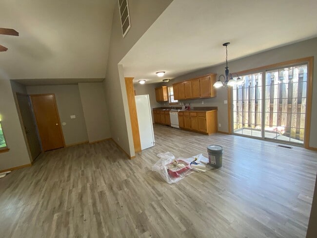 Building Photo - Clifton Duplex