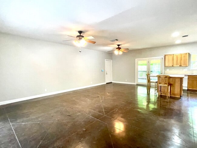 Building Photo - 104 Bermuda Dr