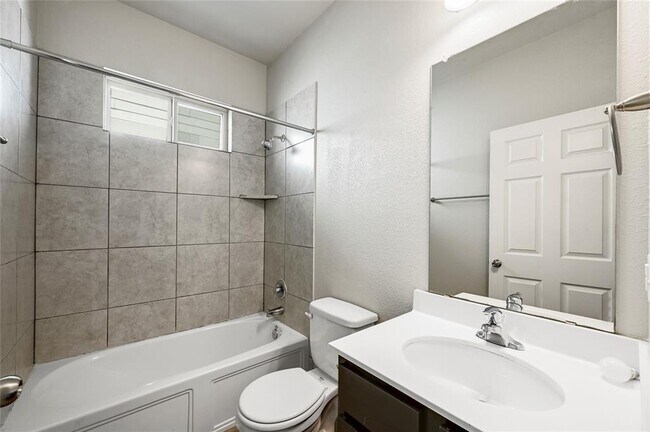 Building Photo - 821 Fortrose Ter