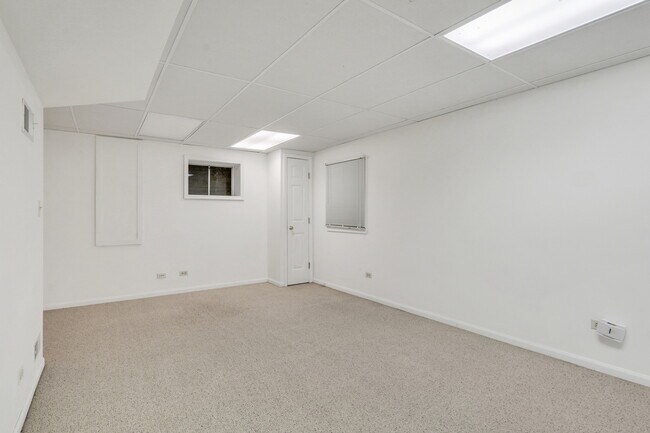 Building Photo - 1000 Cumberland Ln