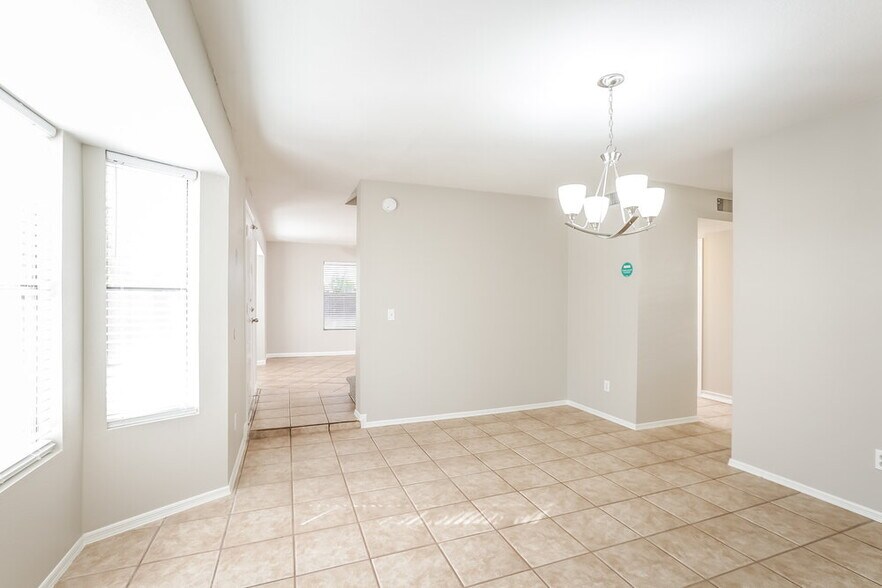 Building Photo - 4755 W Wahalla Ln