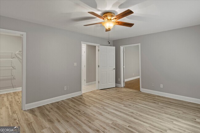 Building Photo - 2115 Julien Overlook