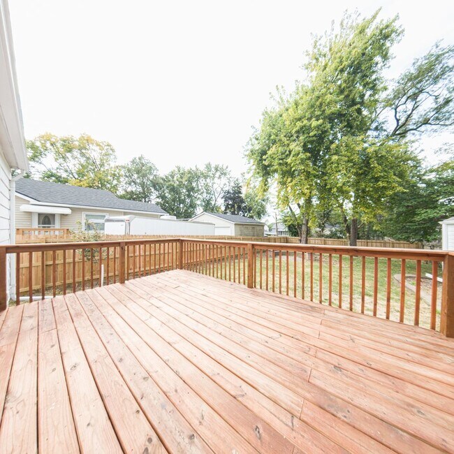 Building Photo - Updated 2-Bedroom, 1-Bath with Large Backyard