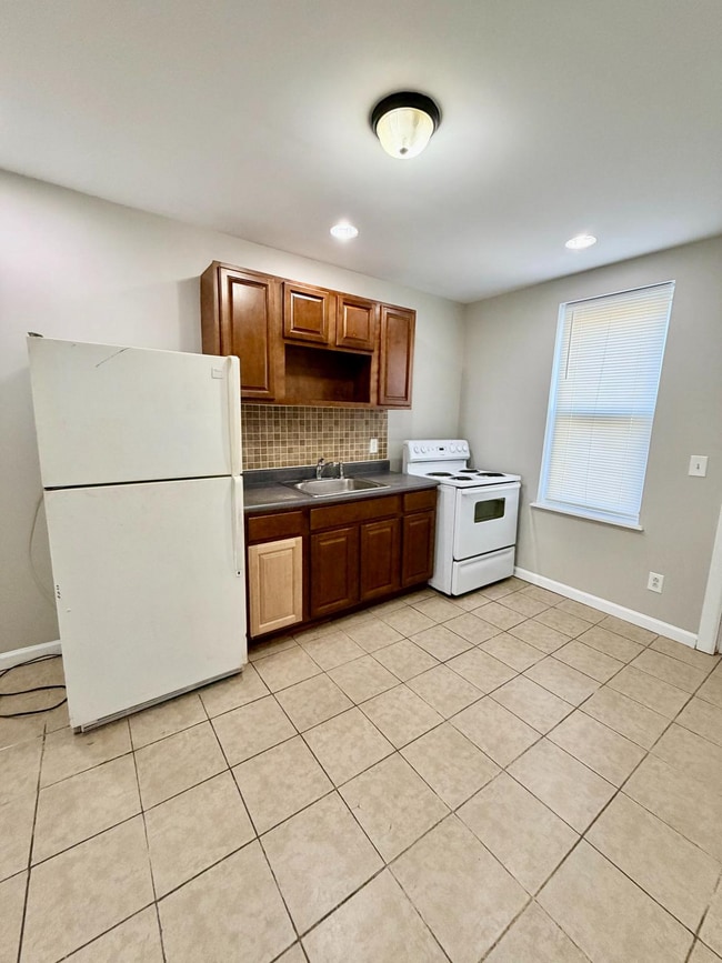 Building Photo - 1448 S 27th St