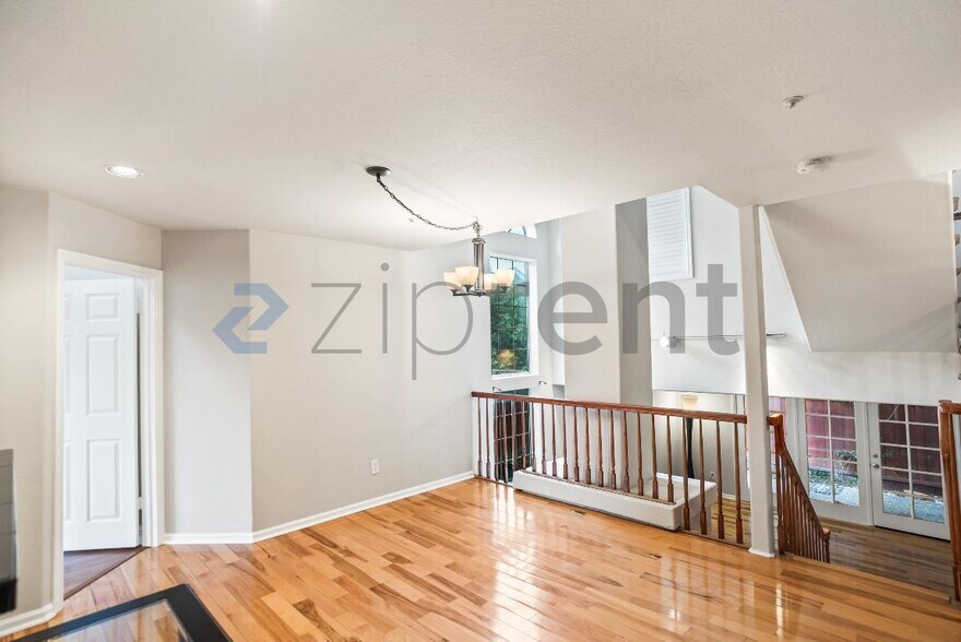 Building Photo - Unit