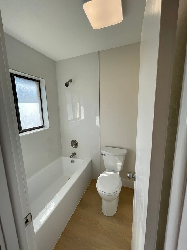 Building Photo - 5010 Pennsbury Dr