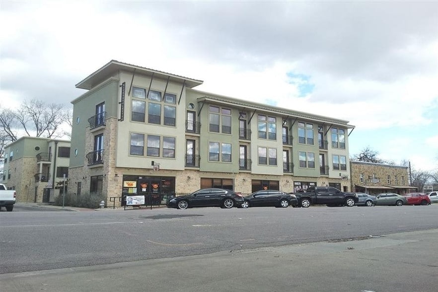 Primary Photo - Hickory Lofts