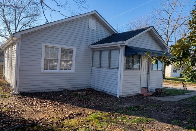 Building Photo - 352 Adams St