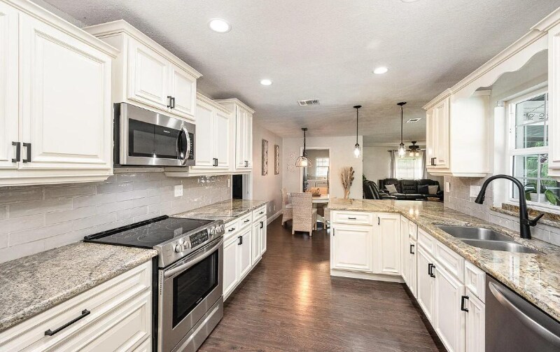 Building Photo - 3105 Sharon Dr