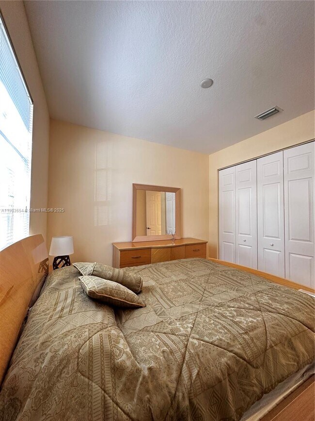 Building Photo - 606 Mariner Bay Blvd