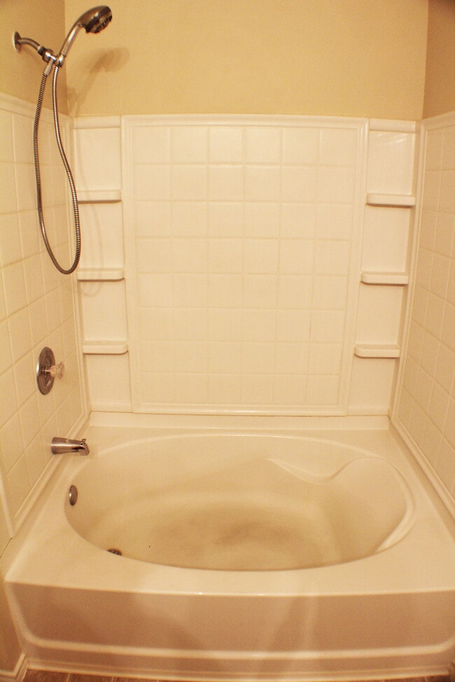 Building Photo - Great One story home in Enclave and Willow...