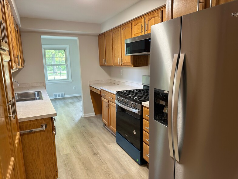 Kitchen - 38522 Rogers Rd