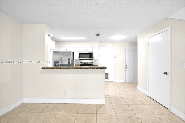 Building Photo - 621 Talavera Rd