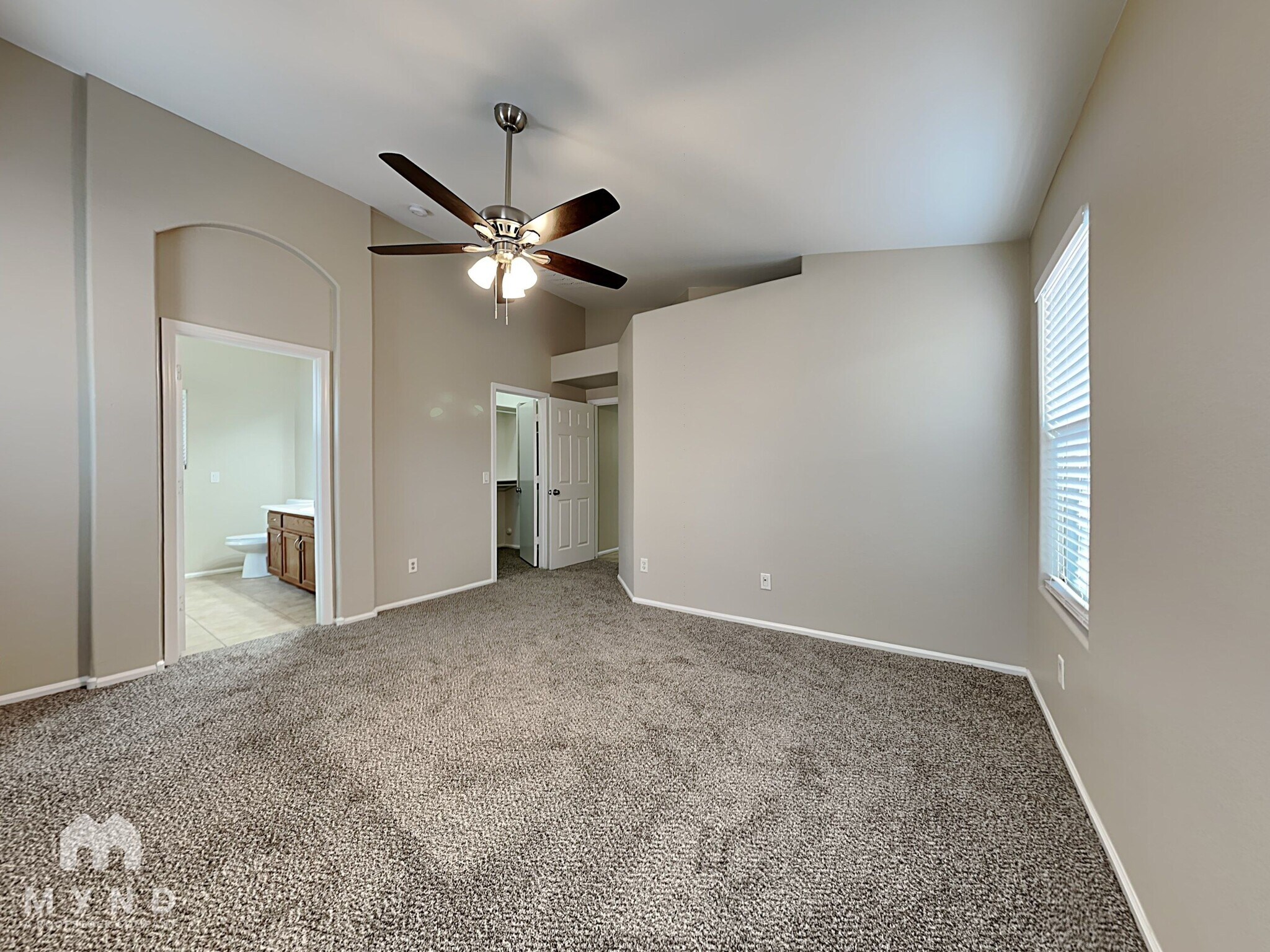 Building Photo - 1034 E Saddle Way