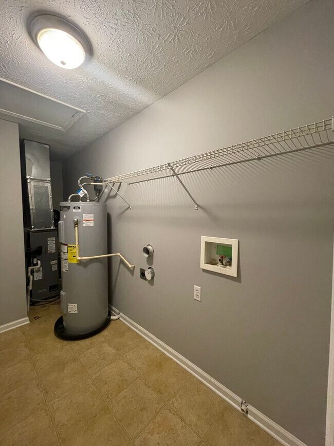 Building Photo - 1412/1414 Creekside