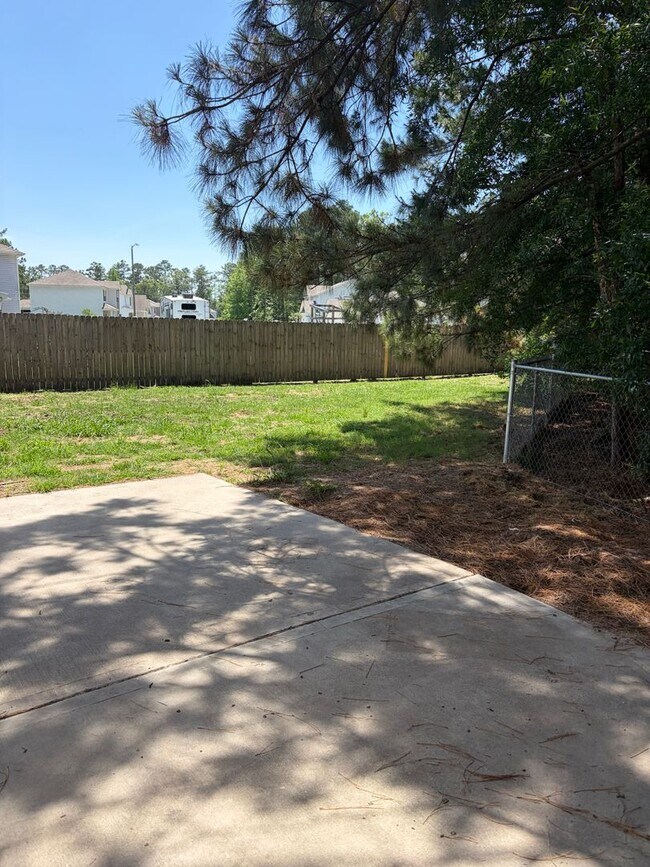Building Photo - AVAILABLE NOW! (Pet Friendly)