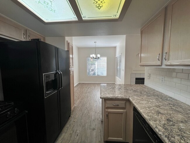 Building Photo - BEAUTIFUL UPGRADED CONDO/MANY AMENITIES - 3 BED, 2 BATH