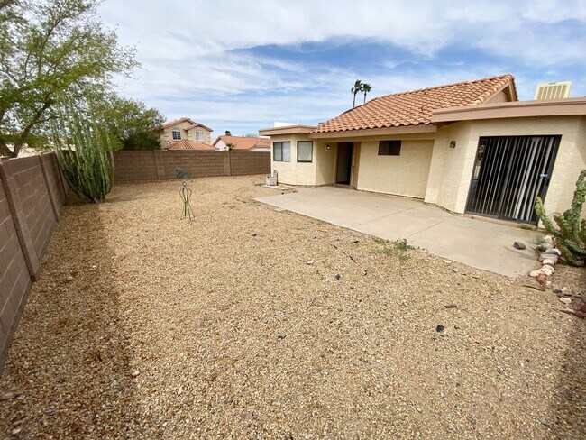 Building Photo - 11343 W Townley Ave
