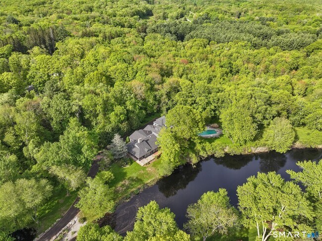 Building Photo - 6 Old Orchard Dr