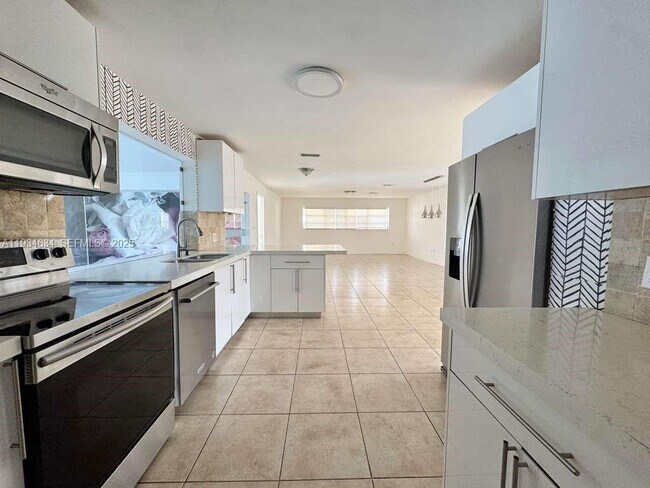 Building Photo - 19410 NE 19th Ave