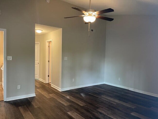 Building Photo - Great two bedroom, two bath duplex in Hunters Creek.