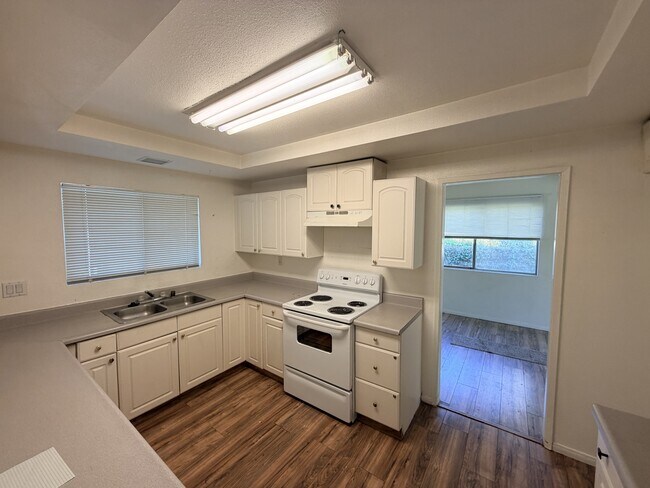 Building Photo - 1624 Mimosa Pl