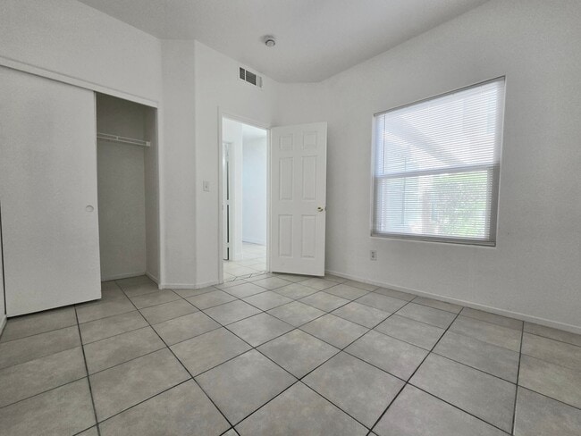 Building Photo - Gated Westpark Townhome | 3 Bed | 3 Bath | 2-Car Garage
