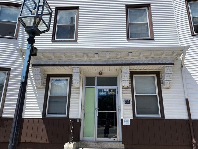 Building Photo - 164-166 Washington Ave