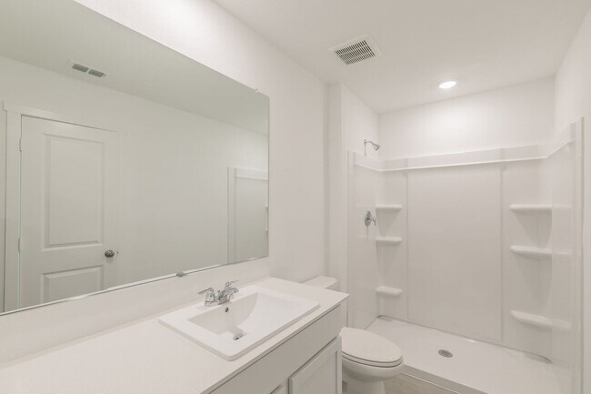 Building Photo - 3 bedroom 2 bath-brand new construction in...