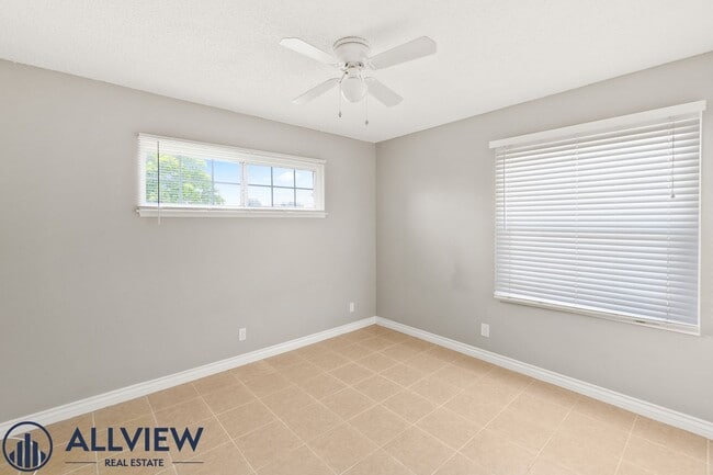 Building Photo - Upgraded 4 Bedroom, 3 Bathroom Home Available