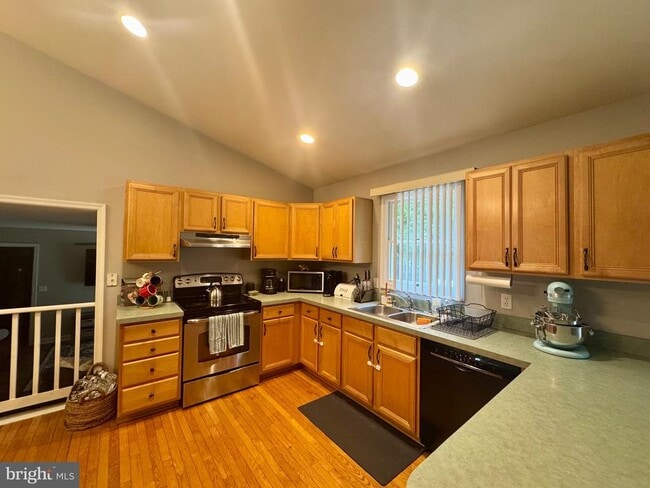 Building Photo - 702 Cloverfields Dr