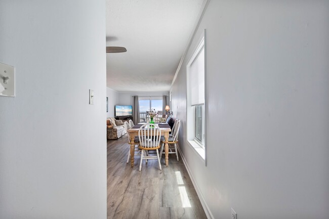 Building Photo - Winter rental! Renovated Condo in North My...