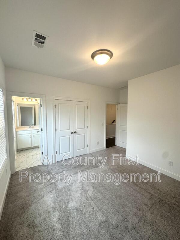 Building Photo - 788 Angora Aly