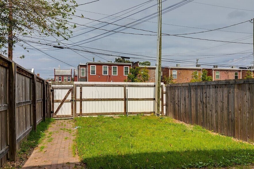 Building Photo - 1826 Parkwood Ave