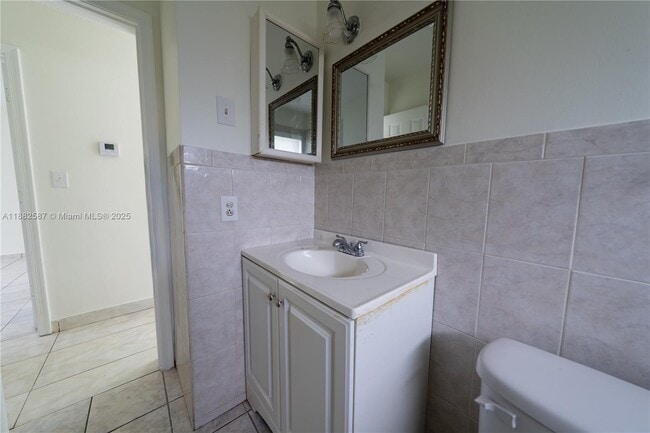 Building Photo - 2702 NW 51st Pl