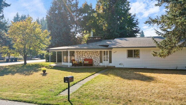 Building Photo - MOVE IN READY NOW! 2-Bedroom Rambler with Detached 900 Sq. Ft. Garage & Studio on Spacious Fenced...