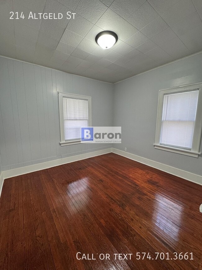 Building Photo - 214 Altgeld St