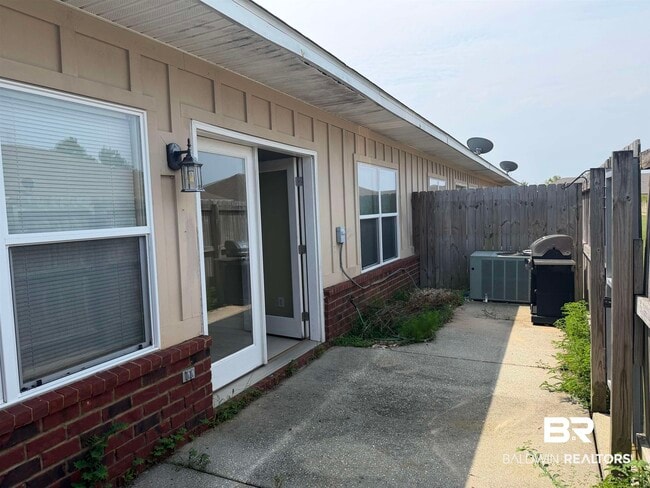 Building Photo - 501 Cotton Creek Dr