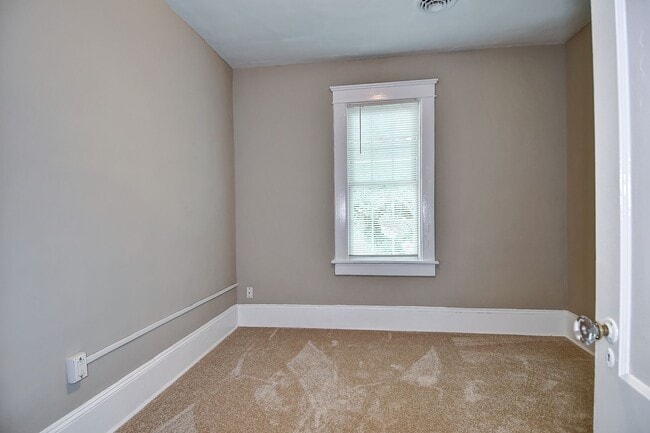 Building Photo - FOR RENT  - NORFOLK / ODU AREA