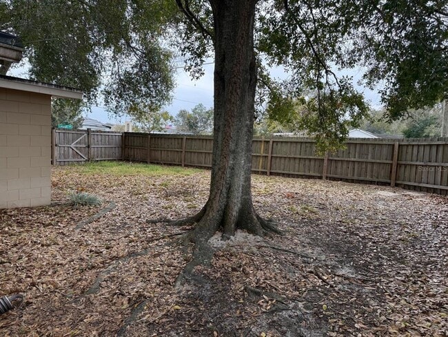 Building Photo - 14 Lamplight Ln