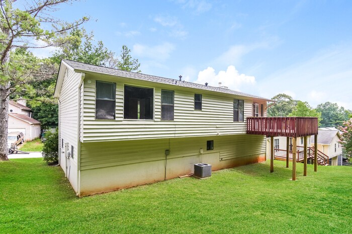 Building Photo - 5975 Wellborn Trail